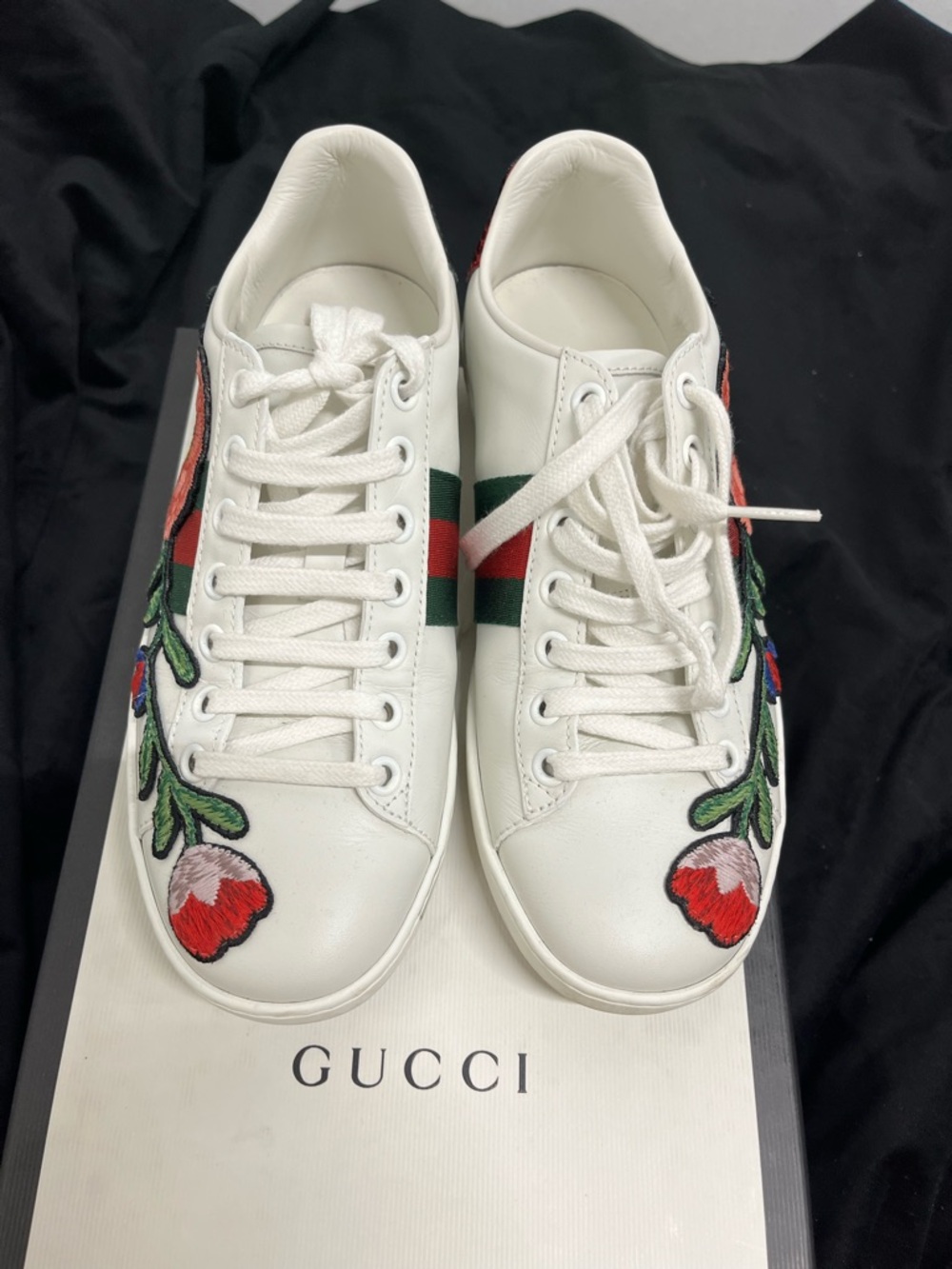 Gucci White Leather Sneakers with Red Floral Embroidery and Green Web - Picture 2 of 8